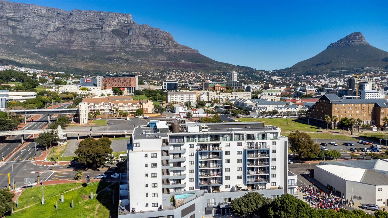 2 Bed Apartment in Cape Town City Centre photo number 1