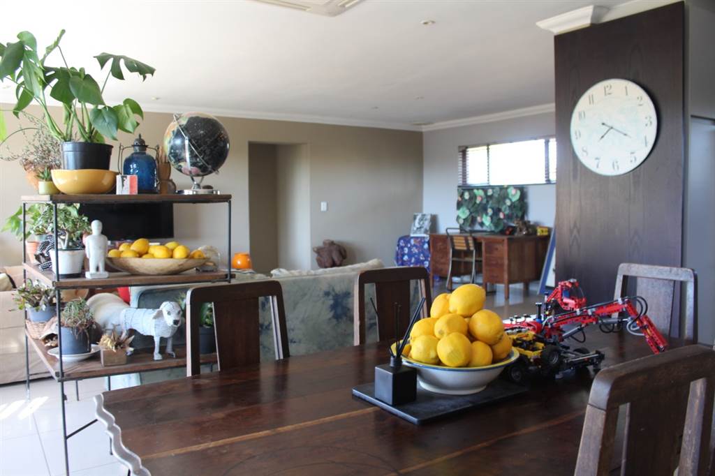 2 Bed Penthouse in Waterkloof Ridge photo number 1