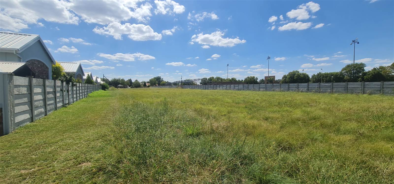 1835 m² Land available in La Hoff photo number 1