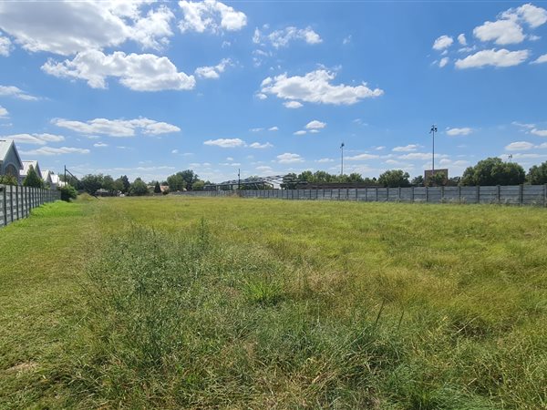 1835 m² Land available in La Hoff