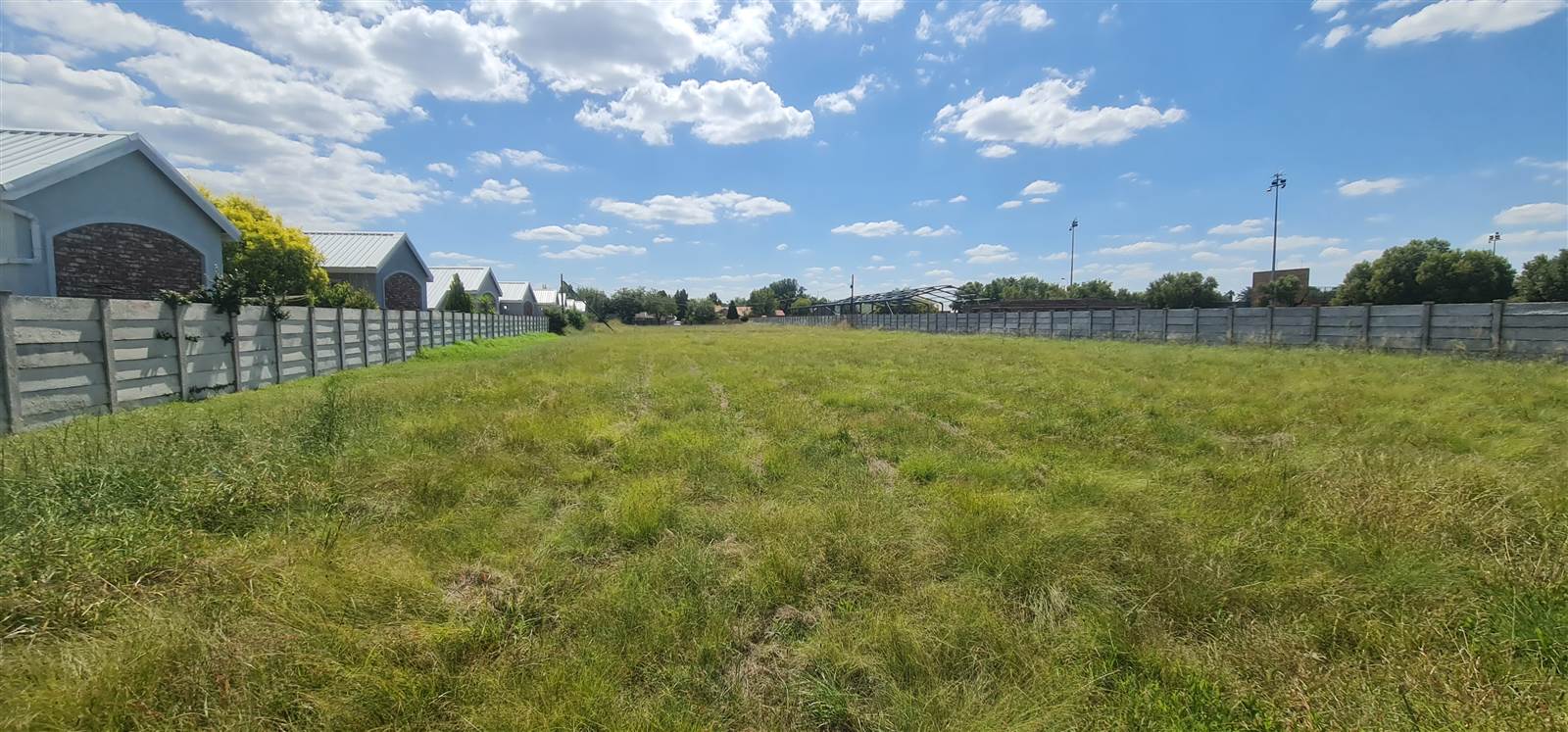 1835 m² Land available in La Hoff photo number 2