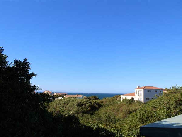 672 m² Land available in St Francis Bay