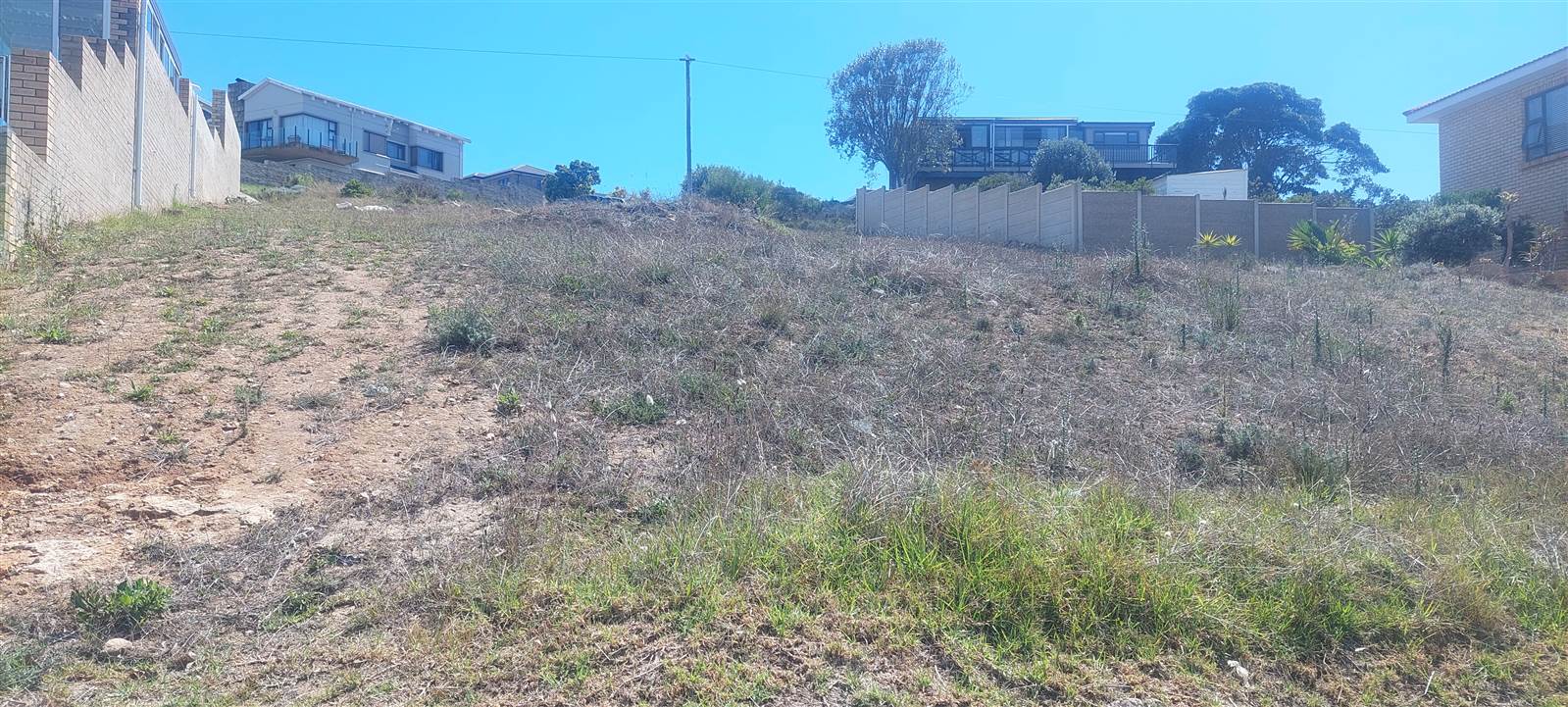 715 m² Land available in Dana Bay photo number 2
