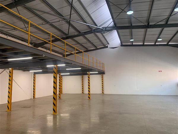 679  m² Industrial space