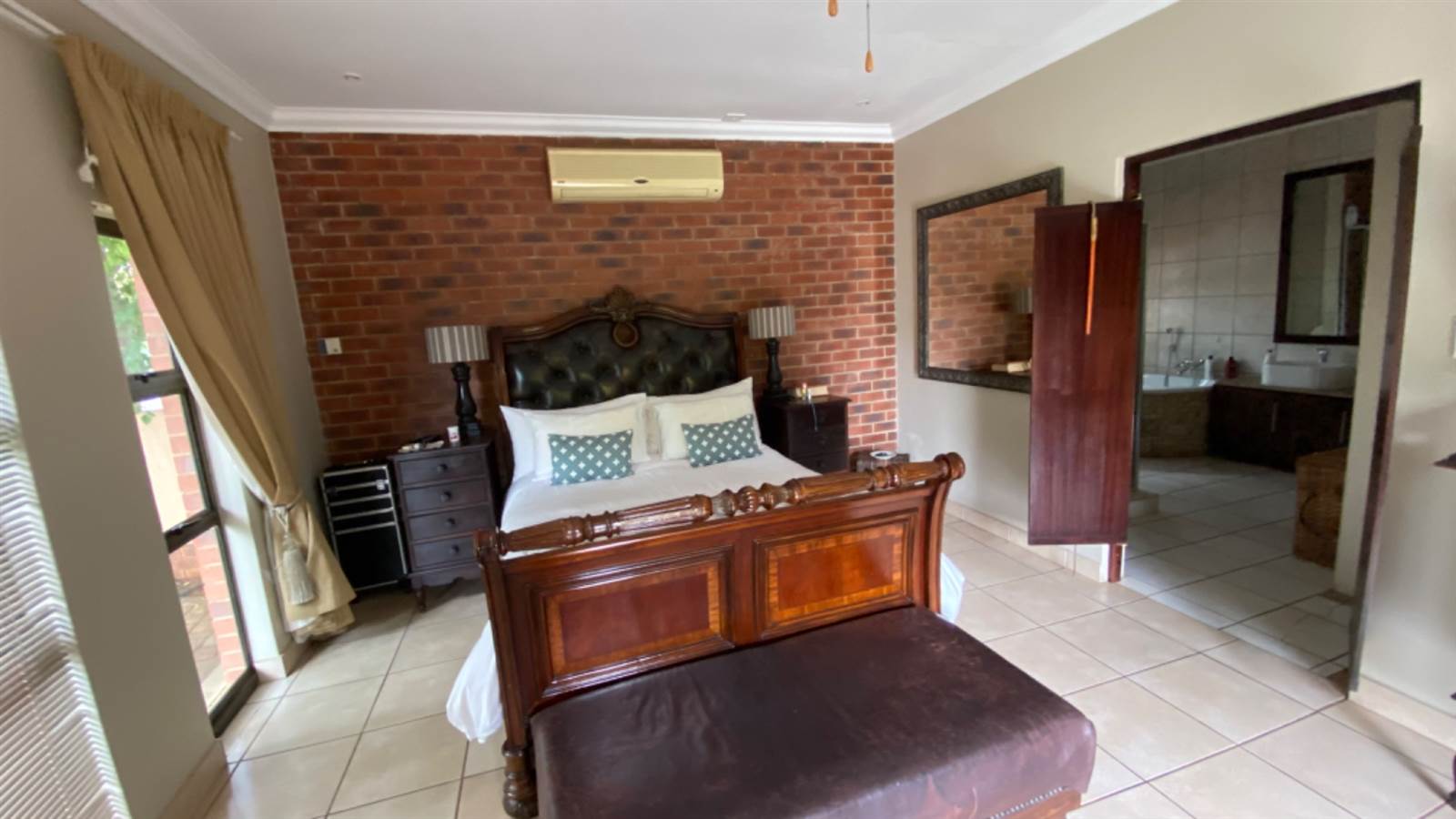4 Bed House in Buffelspoort photo number 19