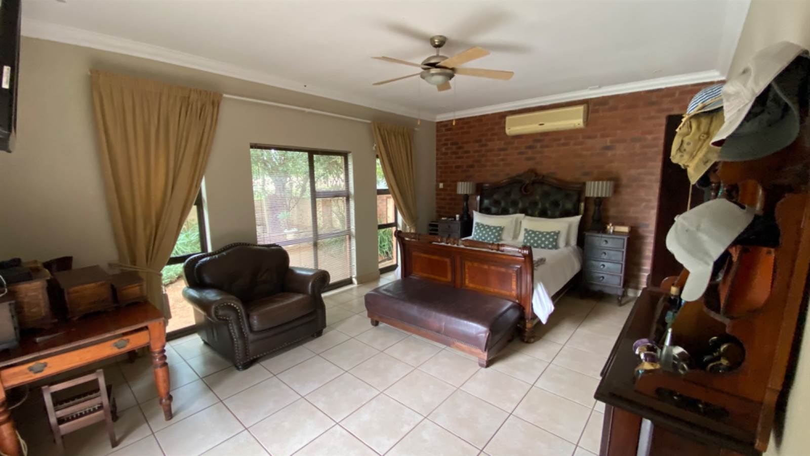 4 Bed House in Buffelspoort photo number 18
