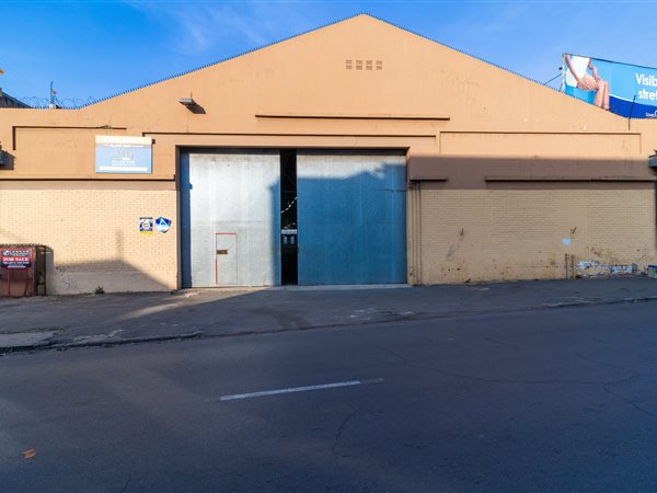 700  m² Commercial space