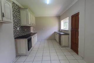 3 Bed House in Rensburg photo number 10
