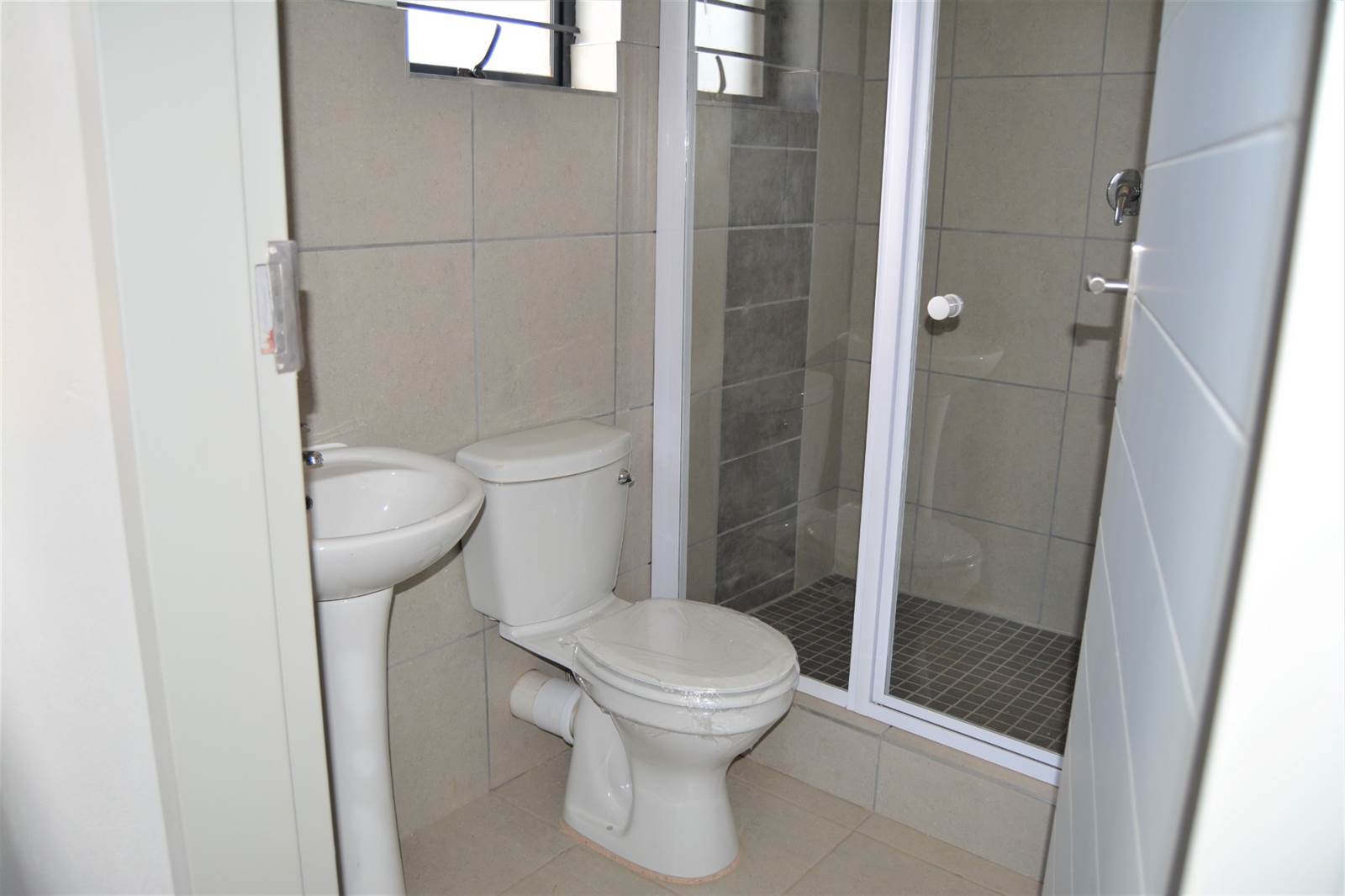 3 Bed House in Roodepoort Central photo number 9