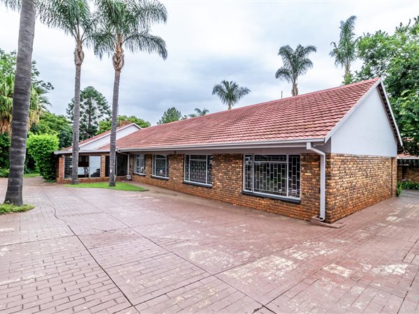 294  m² Commercial space in Hatfield