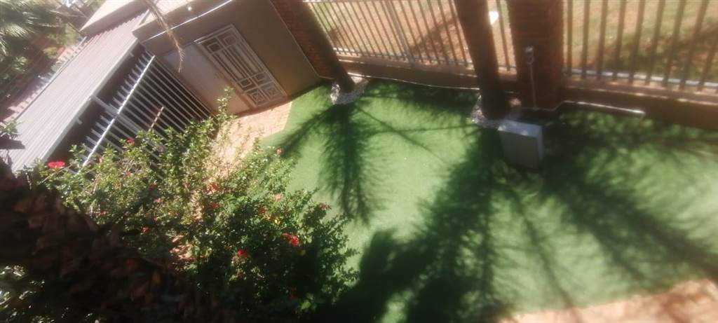 4 Bed House in Lenasia photo number 5