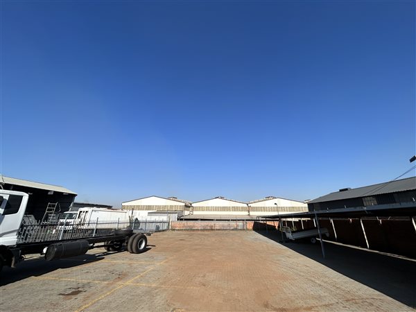 1779  m² Industrial space in Clayville