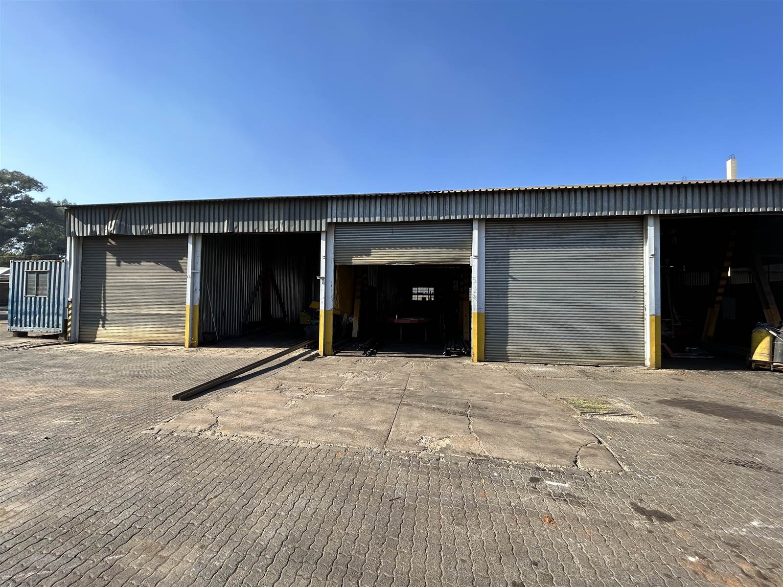 1779  m² Industrial space in Clayville photo number 3