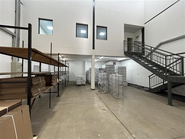 398  m² Industrial space
