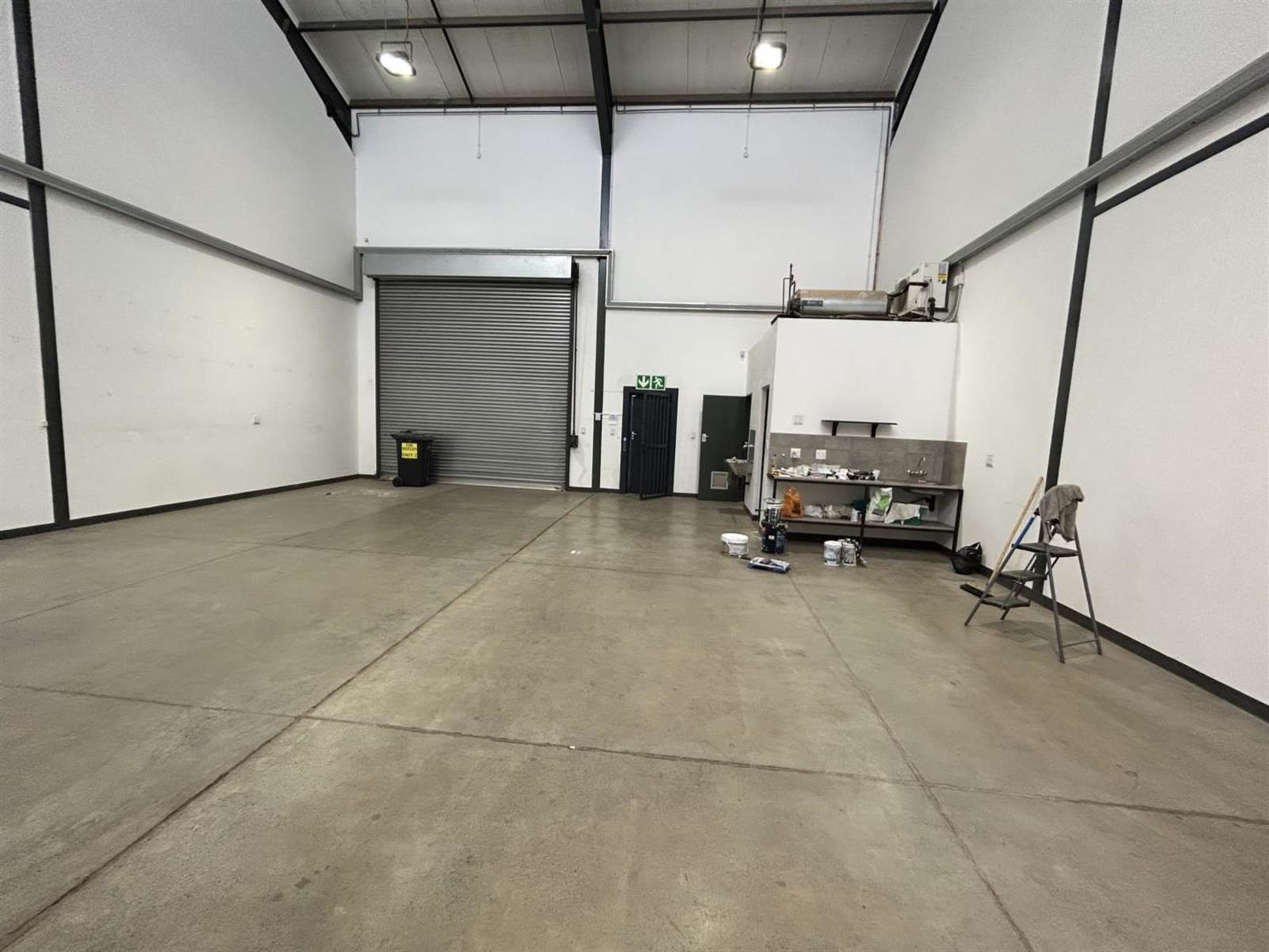 398  m² Industrial space in Route 21 Business Park photo number 2