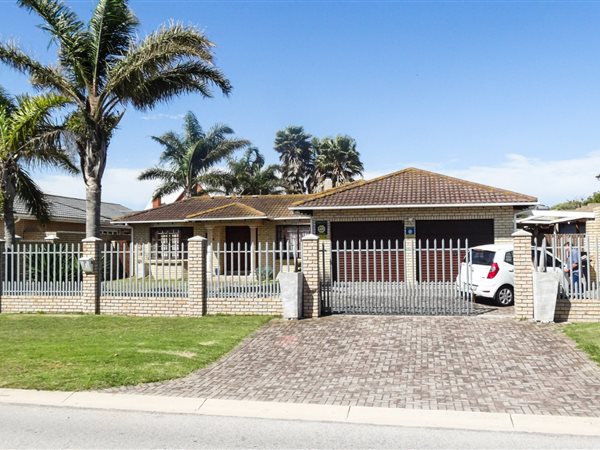 4 Bedroom House 4 Bedroom House