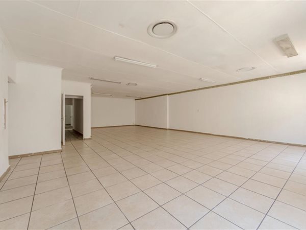 201  m² Commercial space