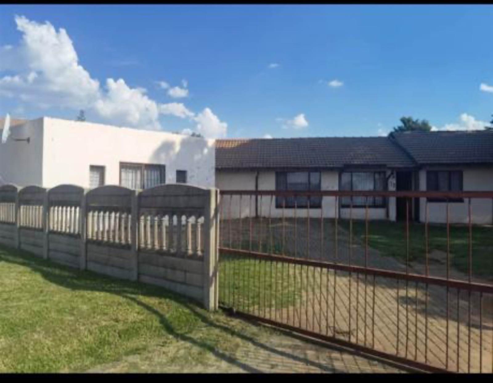 5 Bed House in Brakpan North photo number 2