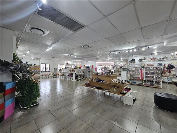 409  m² Retail Space