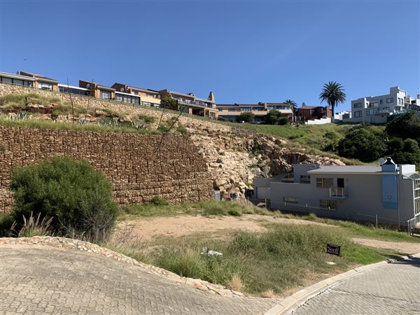 1303 m² Land available in Linkside
