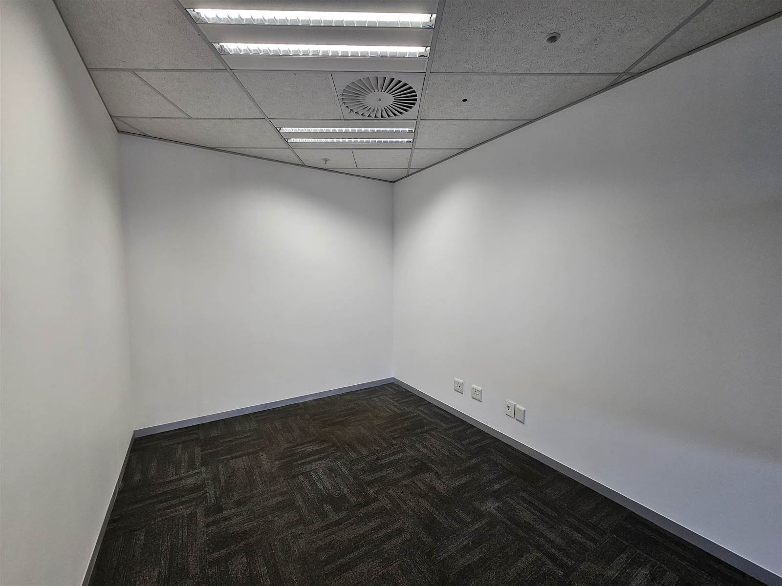 1089.6  m² Commercial space in Menlyn photo number 20