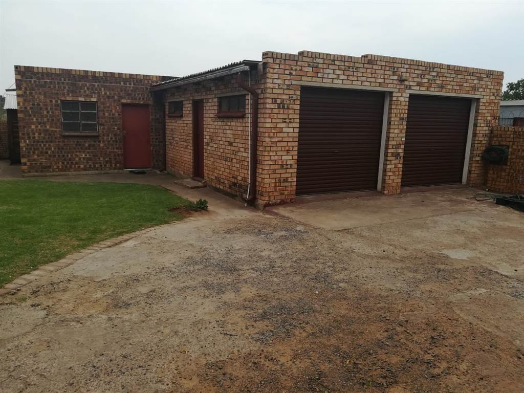 3 Bed House in Middelburg Central photo number 18