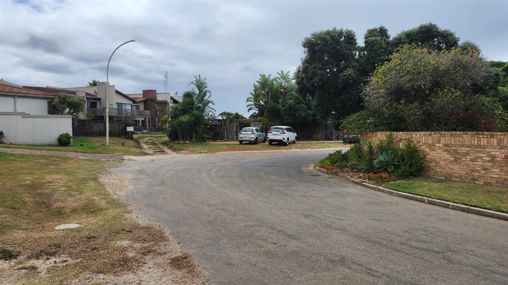 856 m² Land available in Jeffreys Bay photo number 2