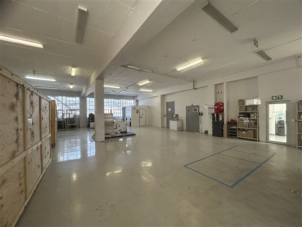 1 018  m² Commercial space