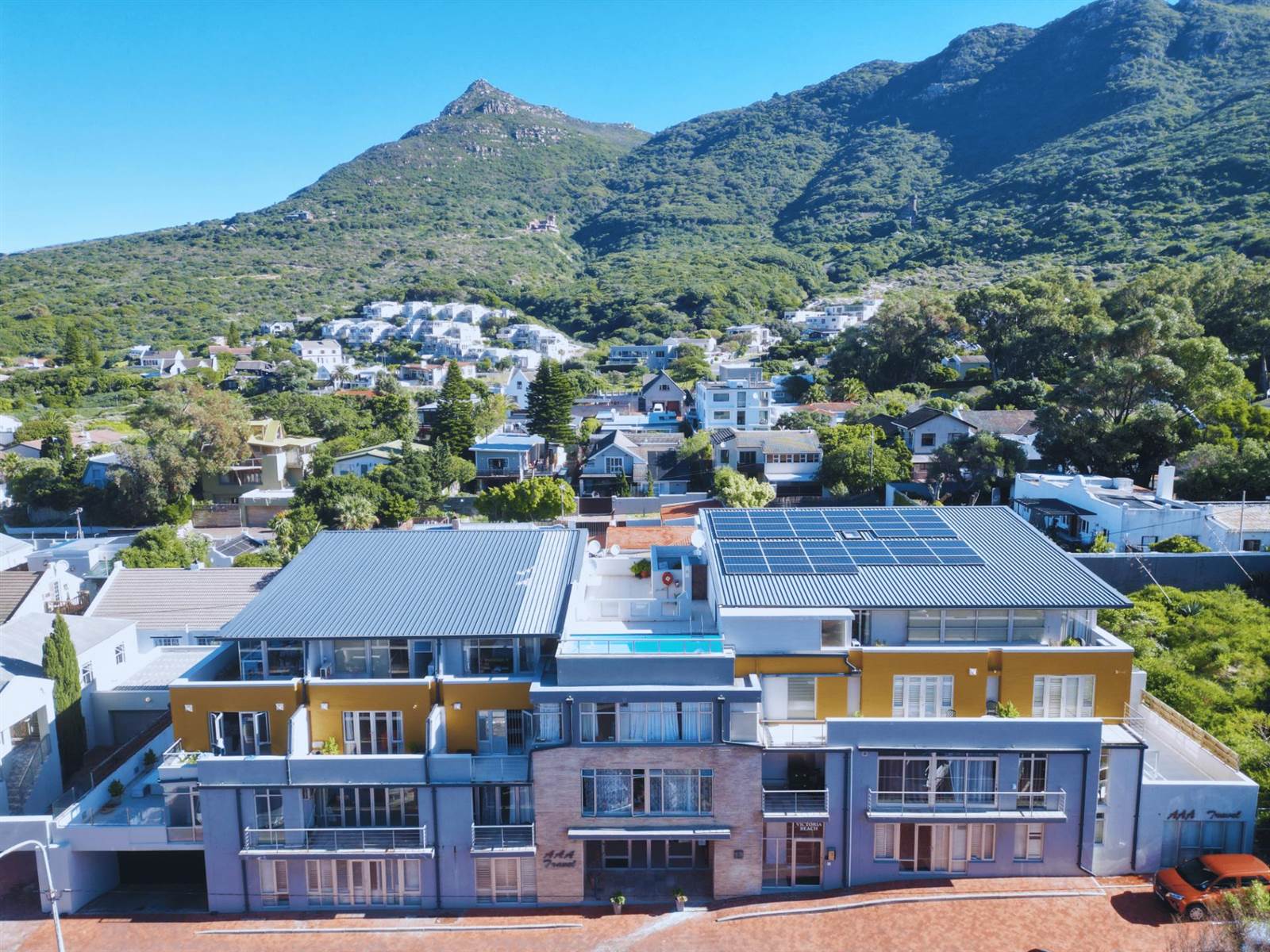 2 Bed Apartment in Hout Bay and surrounds photo number 2