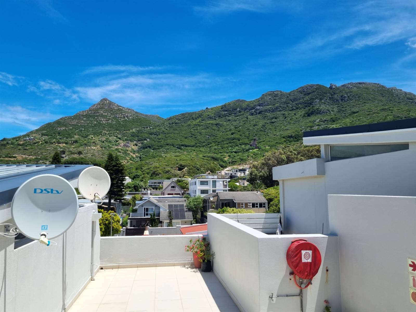 2 Bed Apartment in Hout Bay and surrounds photo number 9