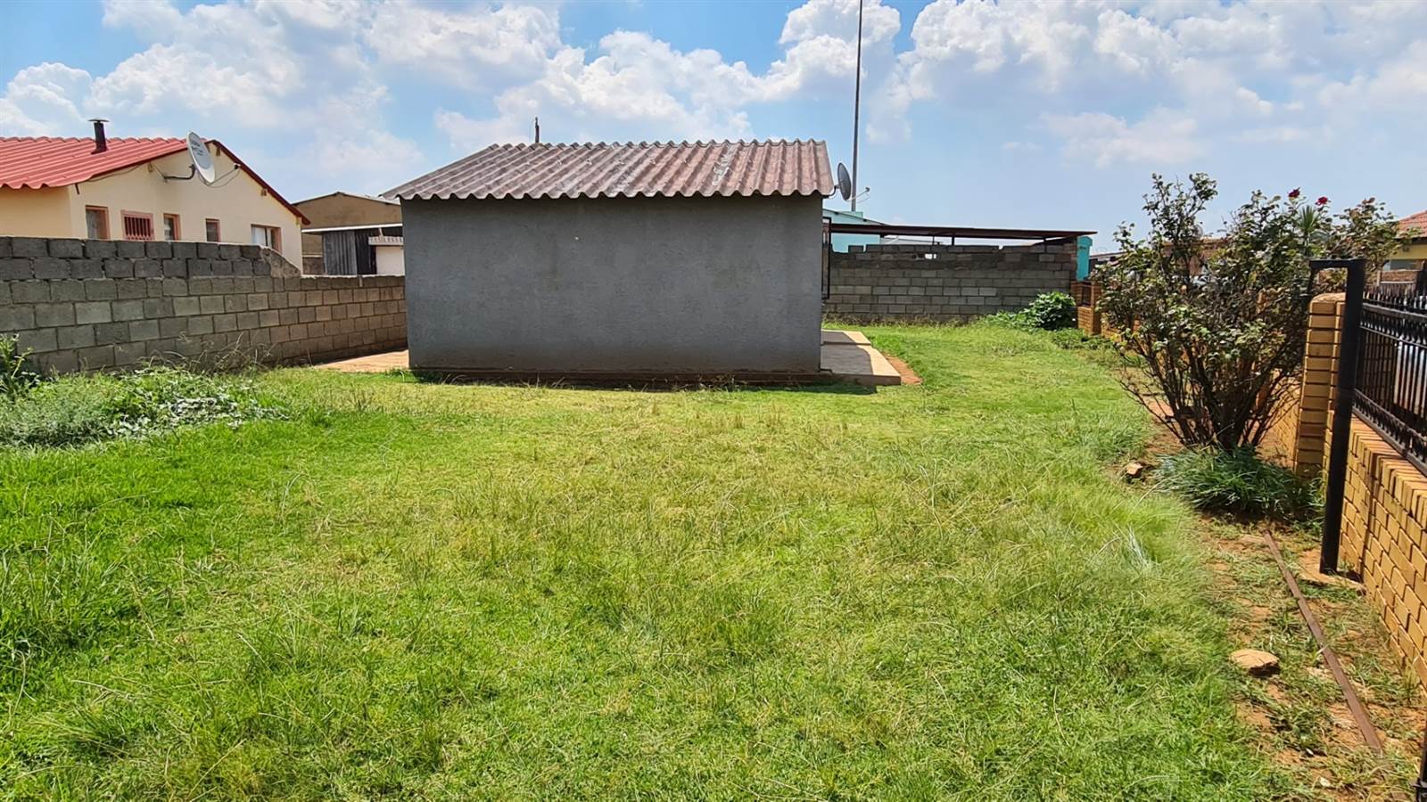 2 Bed House in Kwa Thema photo number 6