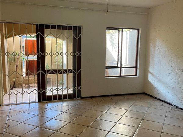 Bachelor apartment in Lonehill
