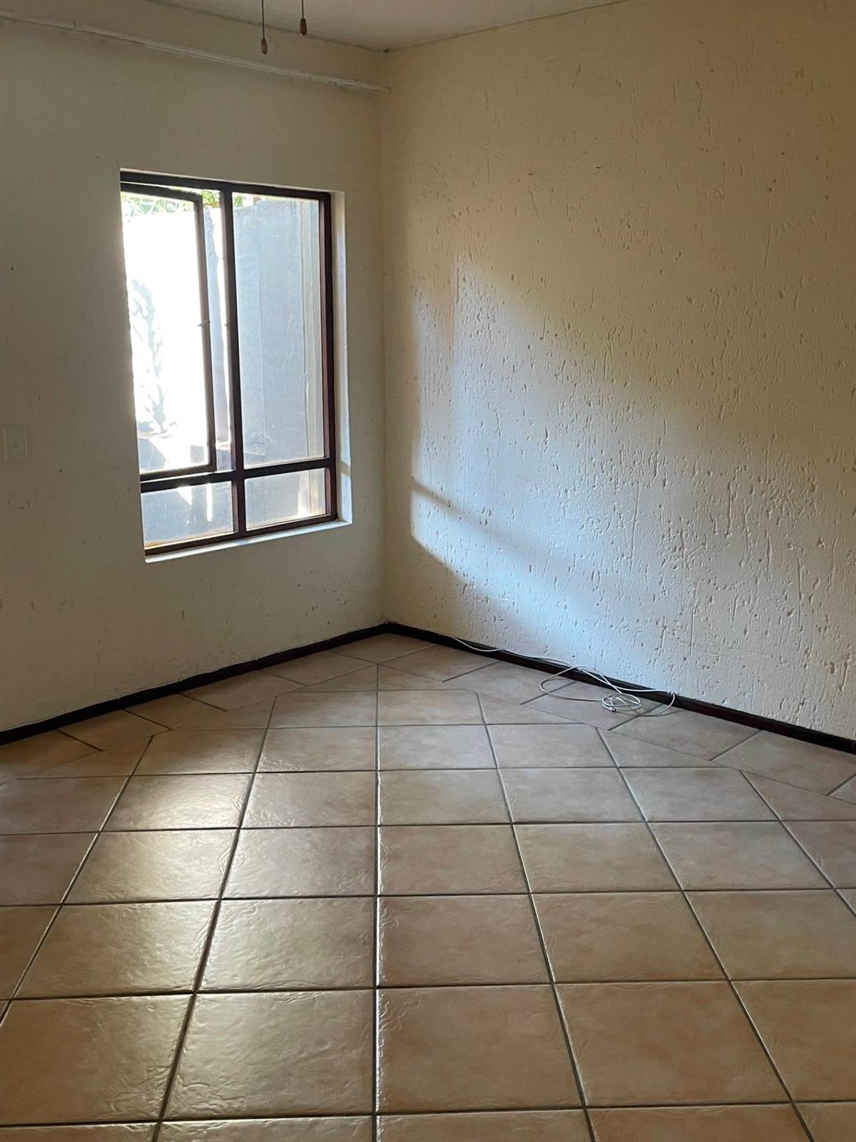 Bachelor apartment in Lonehill photo number 10