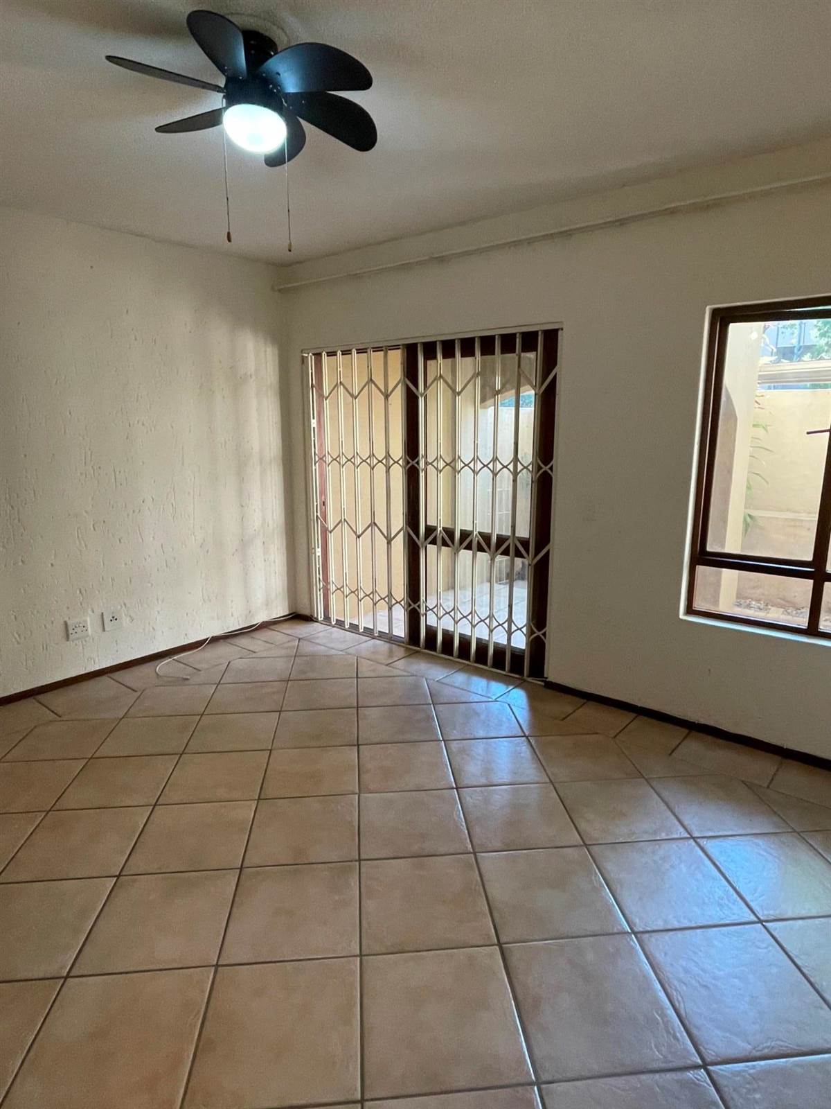 Bachelor apartment in Lonehill photo number 4