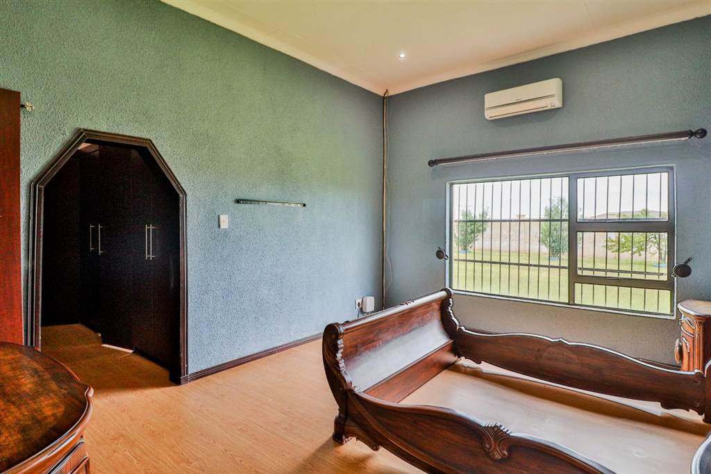 6 Bed House in Grootfontein Estate photo number 6