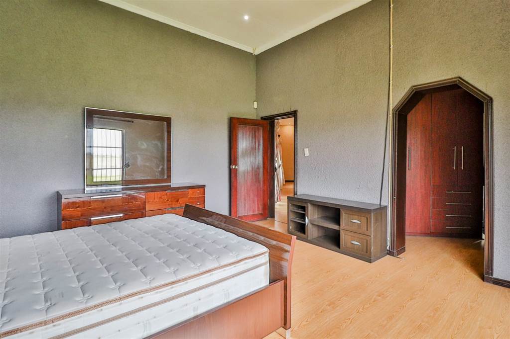 6 Bed House in Grootfontein Estate photo number 16