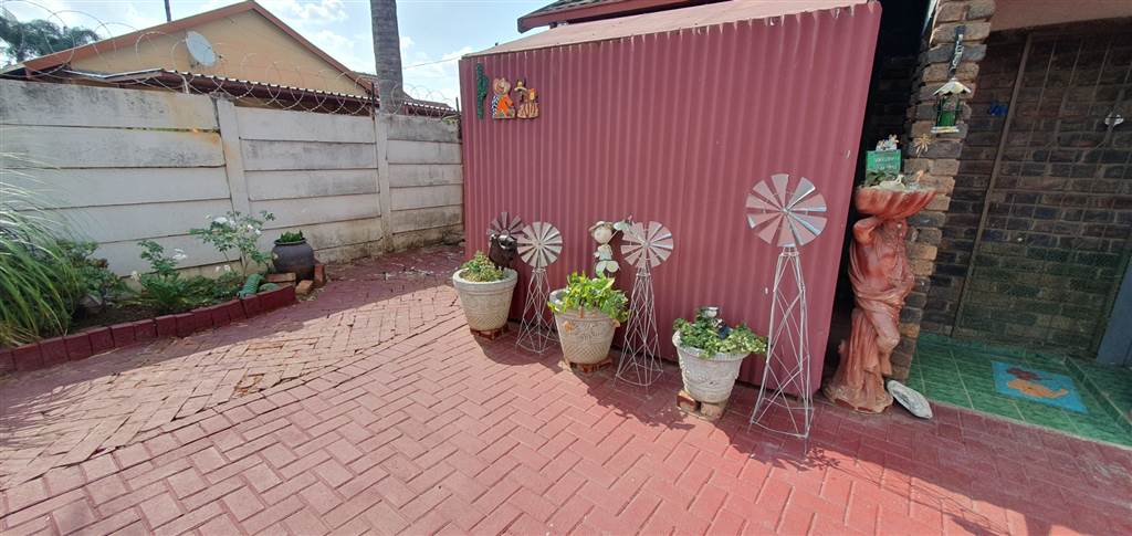 3 Bed House in Booysens photo number 15