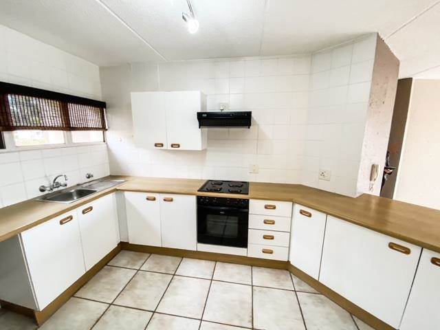 2 Bed Townhouse in Sunninghill photo number 3