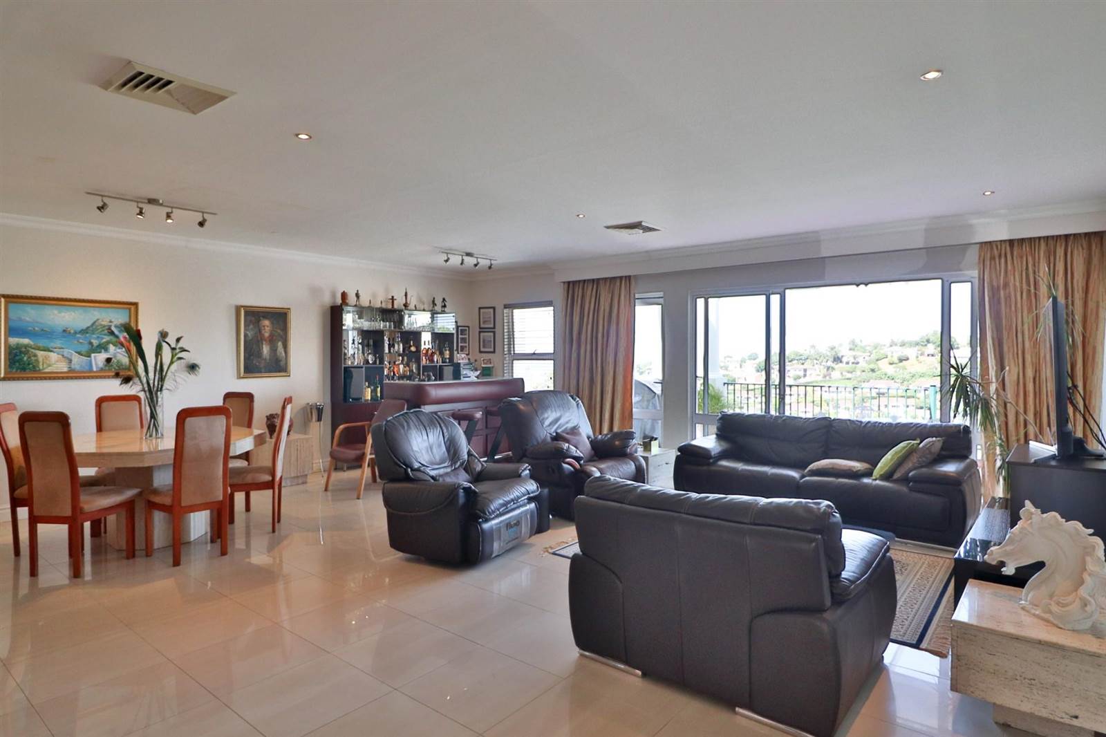 4 Bed Apartment in La Lucia photo number 6
