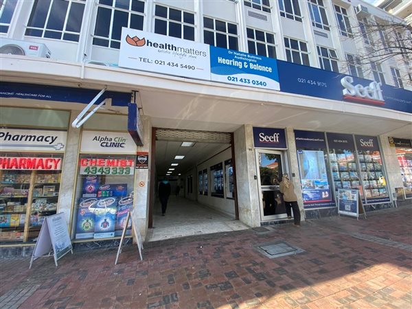 32  m² Commercial space
