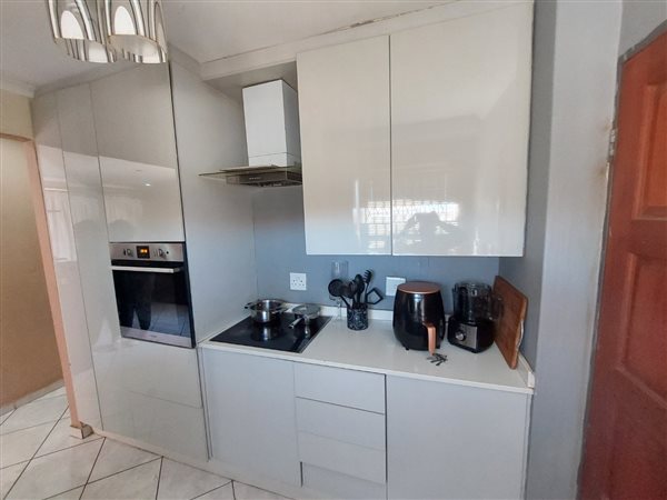 4 Bedroom House 4 Bedroom House