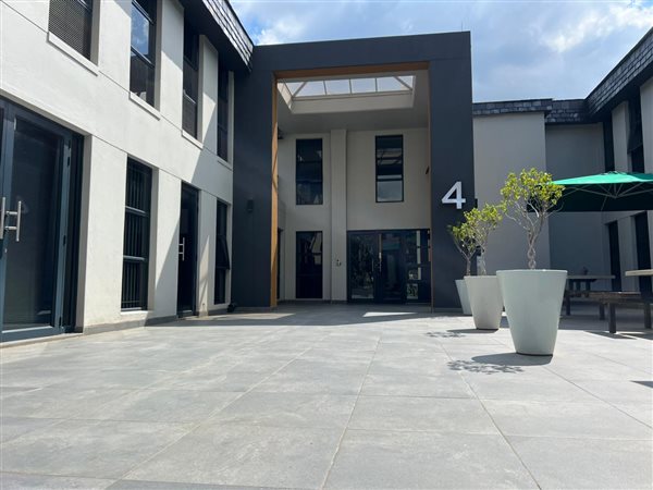 20.7999992370605  m² Commercial space