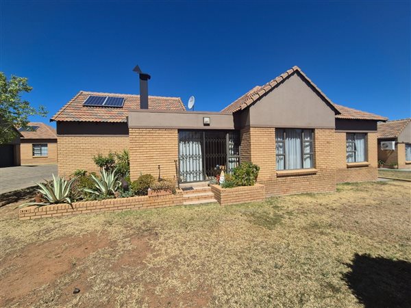 2 Bedroom Townhouse 2 Bedroom Townhouse