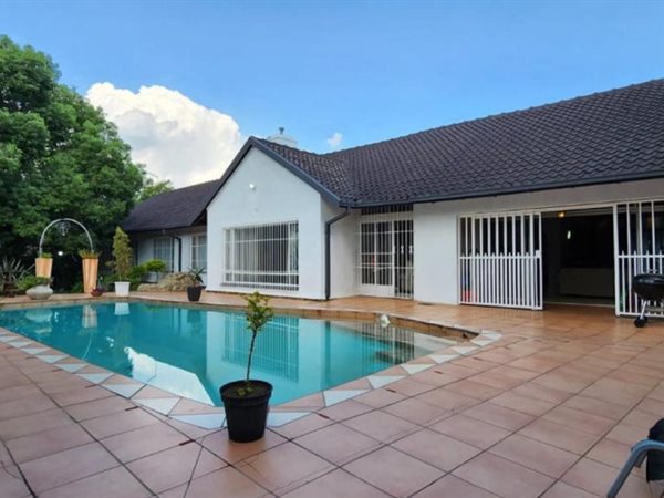 4 Bedroom House 4 Bedroom House