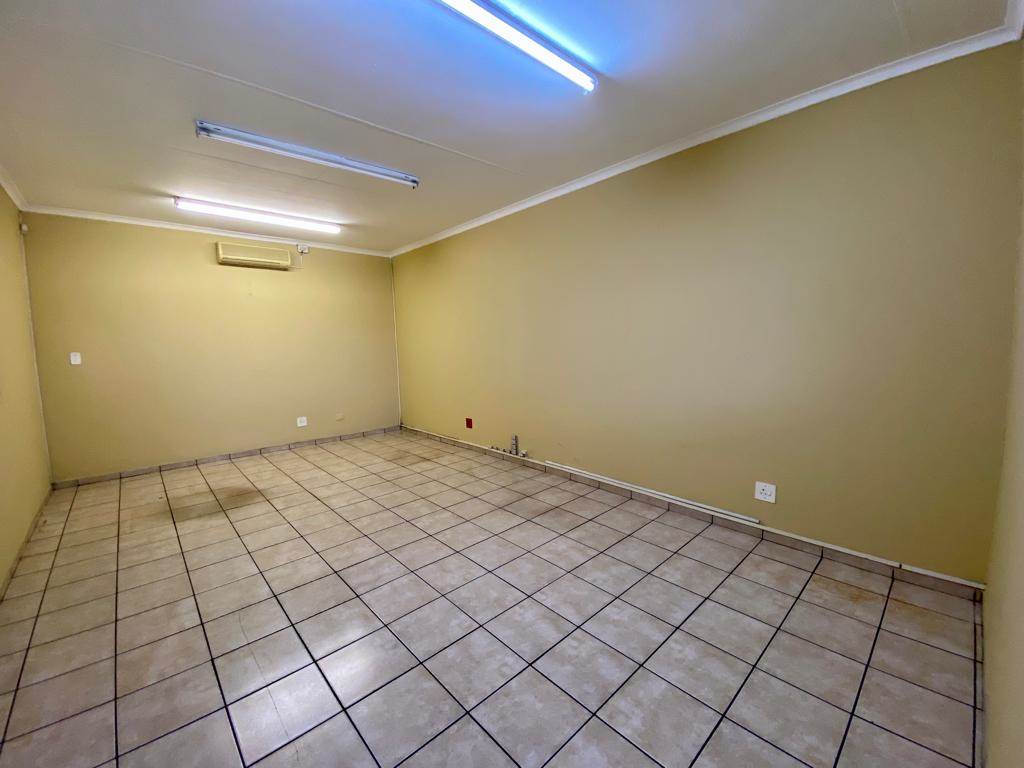 1578  m² Commercial space in Witbank Central photo number 10