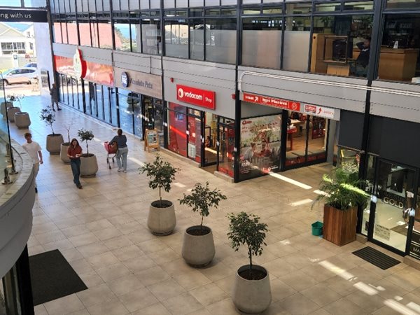 101  m² Retail Space