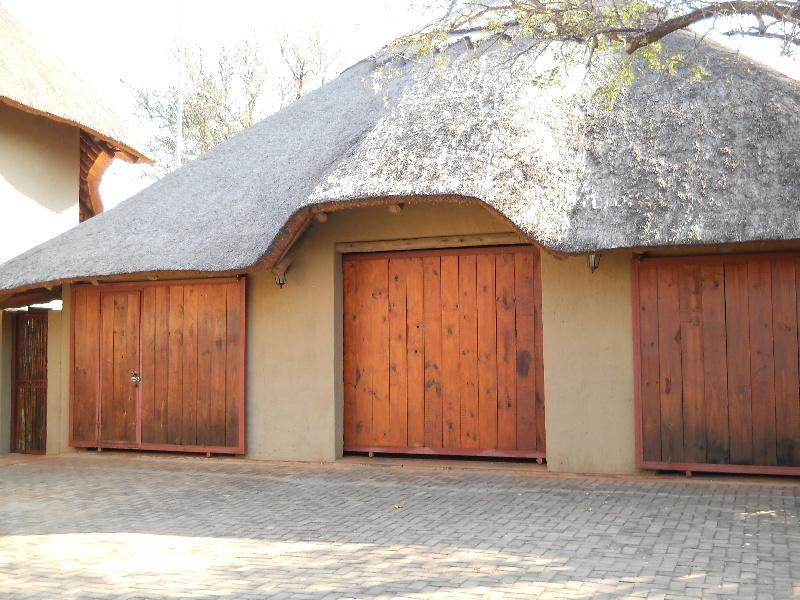 4 Bed House in Komatipoort photo number 6