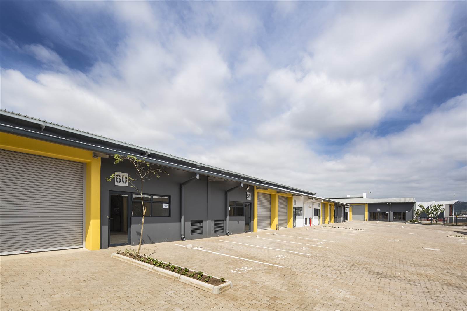 375  m² Industrial space in Cornubia photo number 3