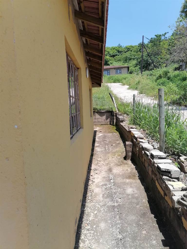 2 Bed House in Kwandengezi photo number 11
