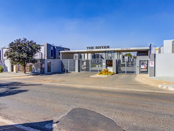 3 Bedroom Townhouse 3 Bedroom Townhouse